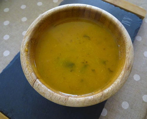 Ciotola di zuppa cremosa alla zucca